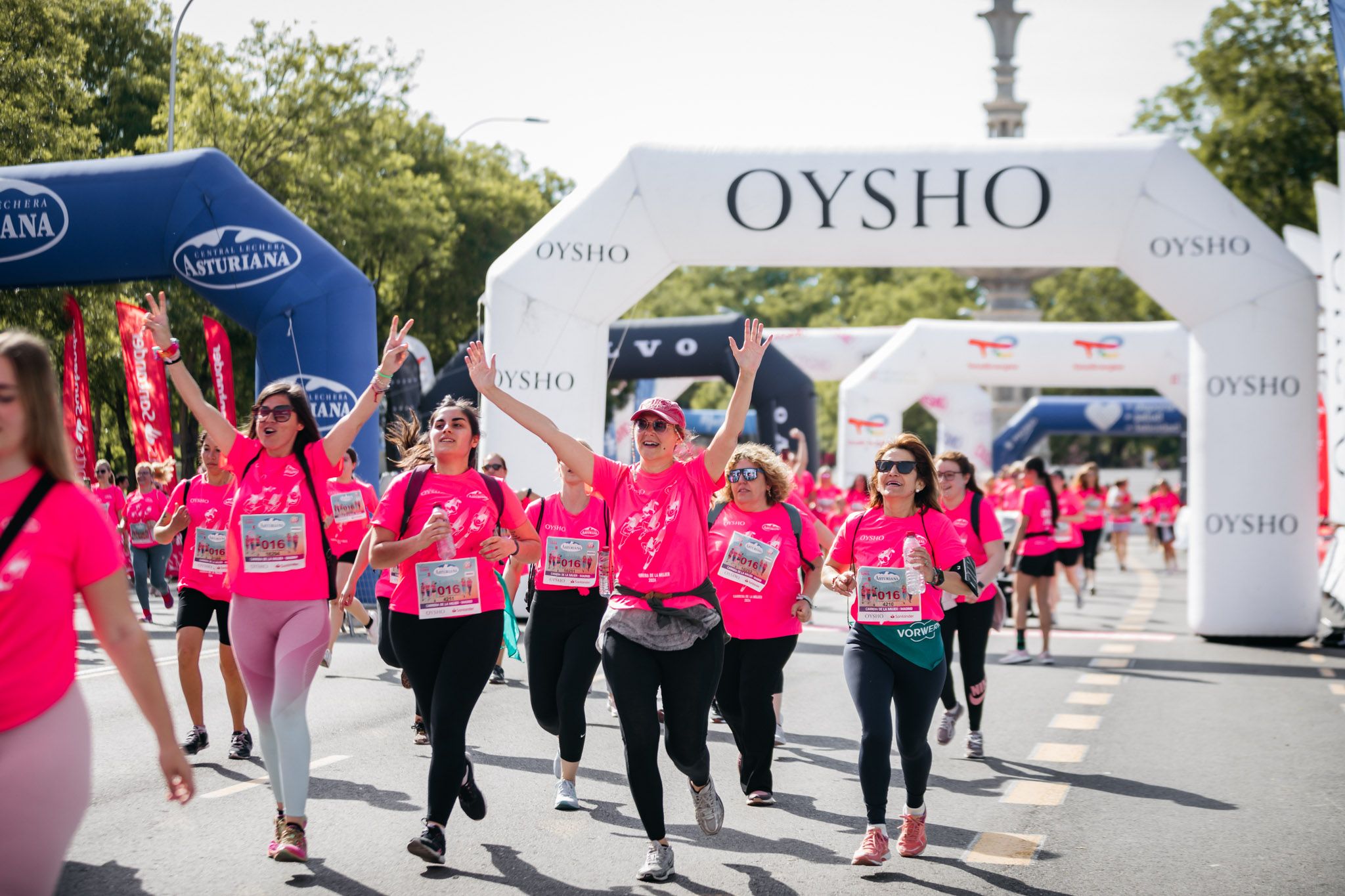 La emoción de la marea rosa de la Carrera de la Mujer Central Lechera Asturiana de Madrid