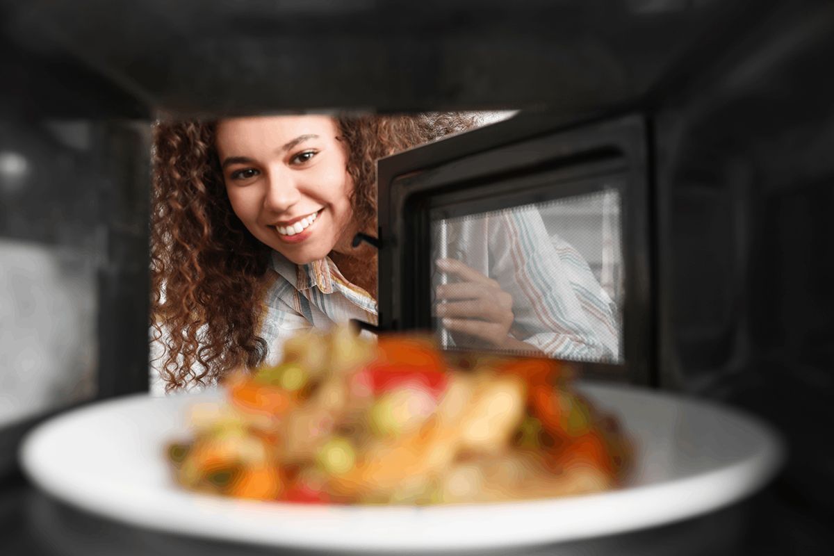 ¿Se pierden nutrientes cuando calentamos la comida en el microondas?