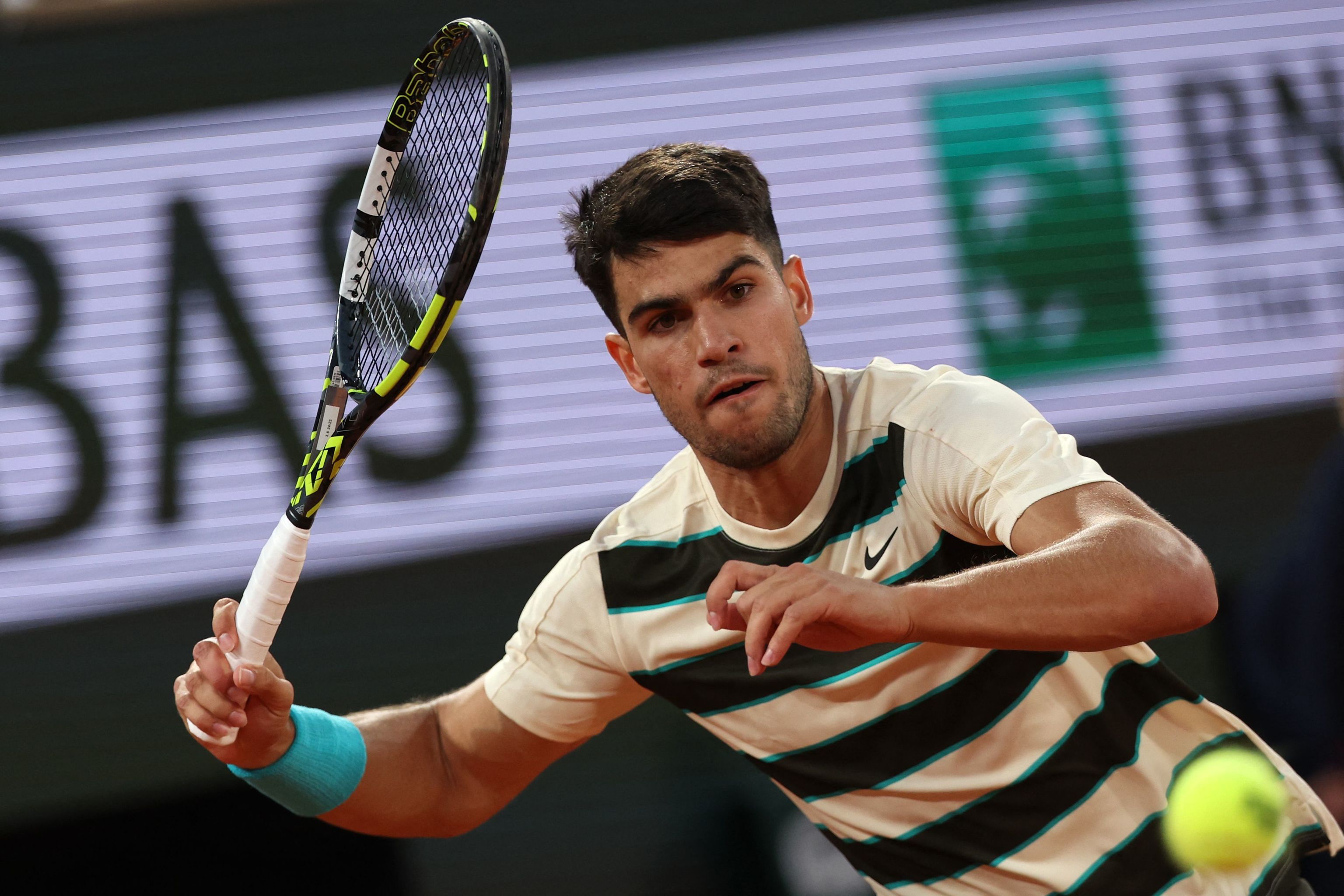 Carlos Alcaraz defiende titulo en Paris ante Sinner