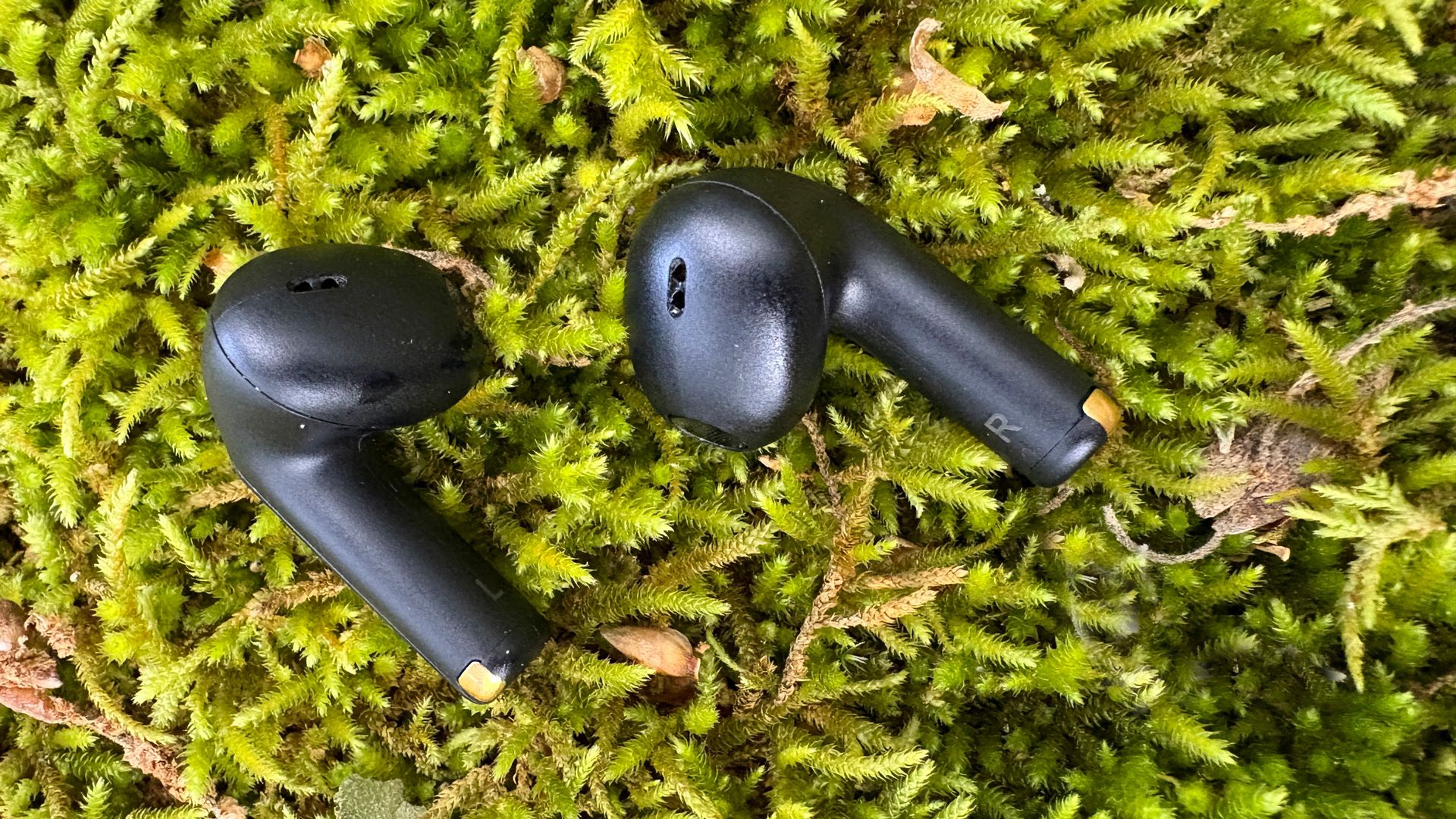 Compactos y elegantes, así son los auriculares Sennheiser Accentum Open