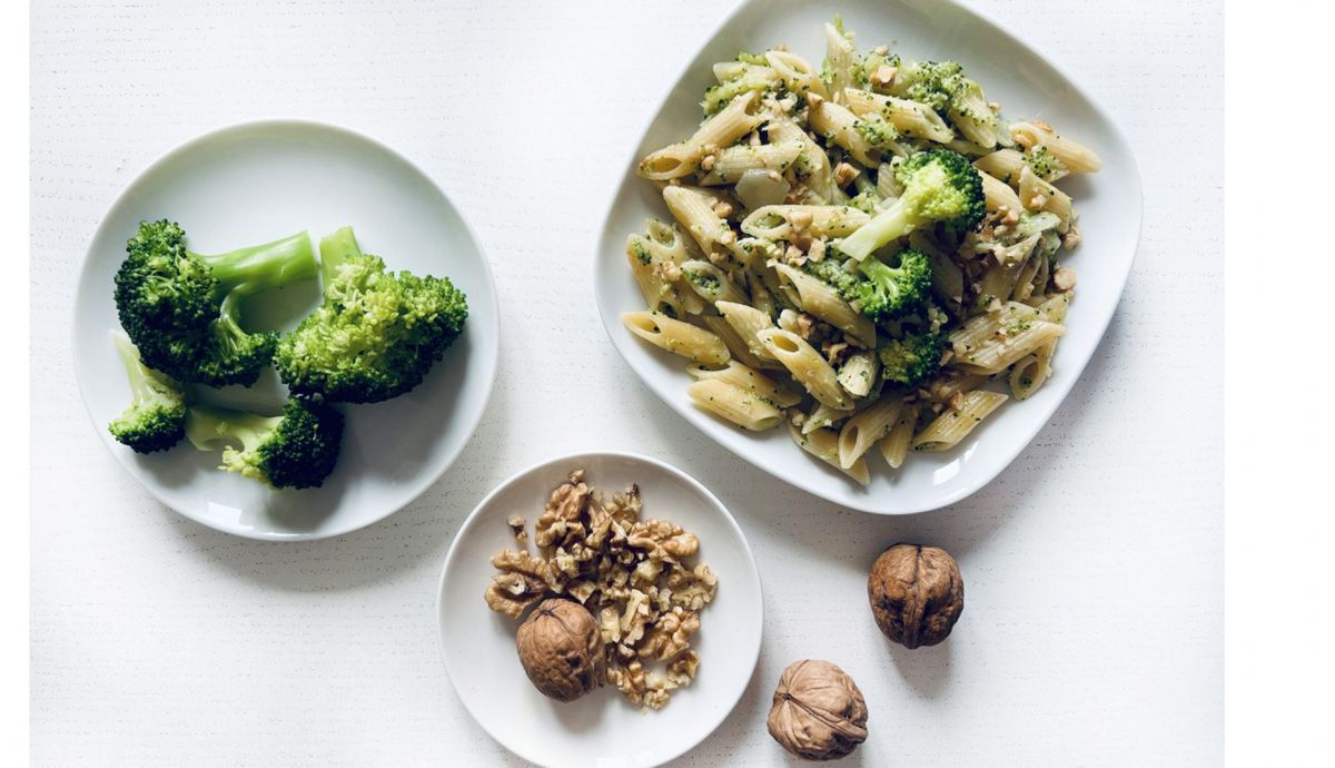 Receta de pasta integral con pesto de brócoli y nueces Receta de pasta integral con pesto de brócoli y nueces