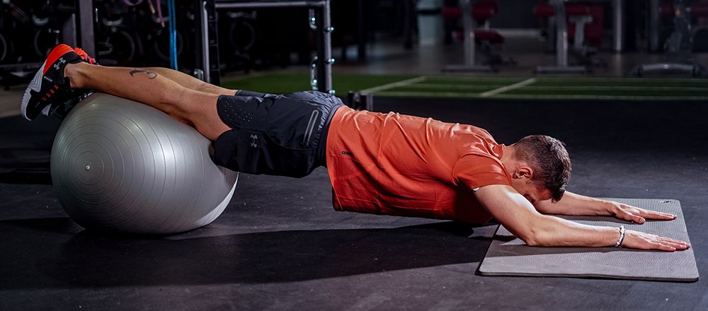Plancha dinámica con fitball Plancha dinámica con fitball