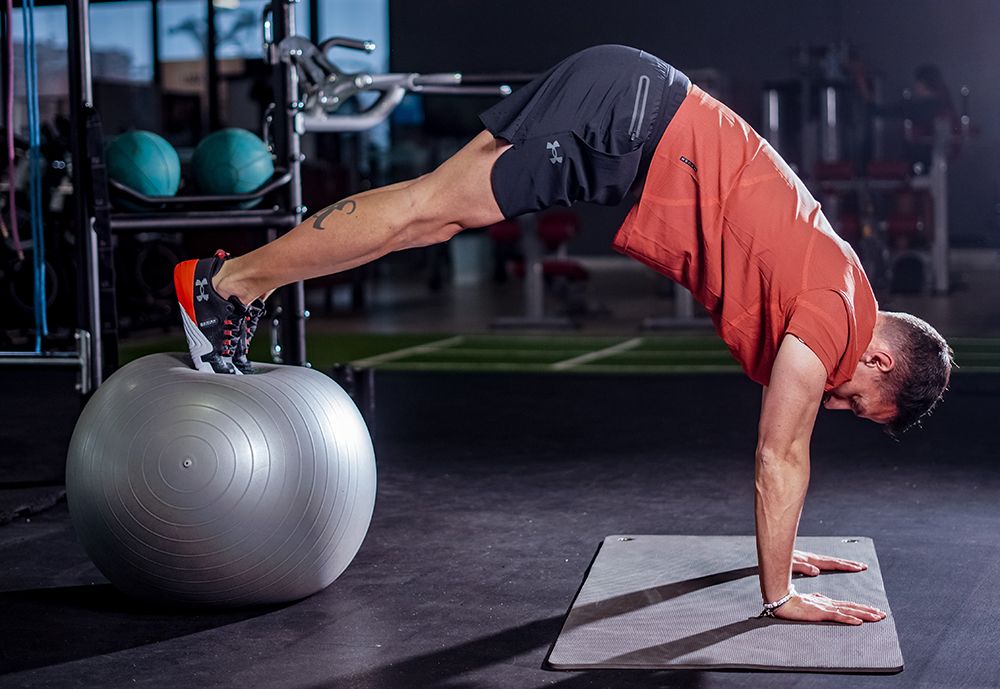 Plancha dinámica con fitball 2 Plancha dinámica con fitball 2