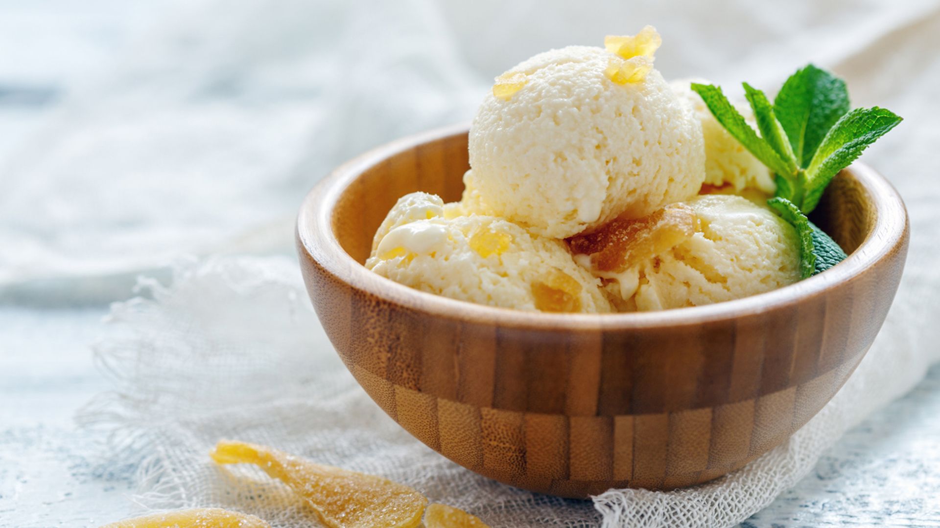 Helado fitness proteico de yogur griego, jengibre y limón