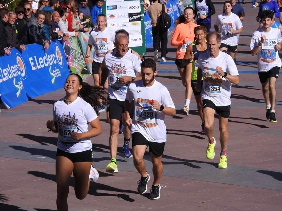 Fermín Cacho y Abel Antón corriendo en su Soria natal