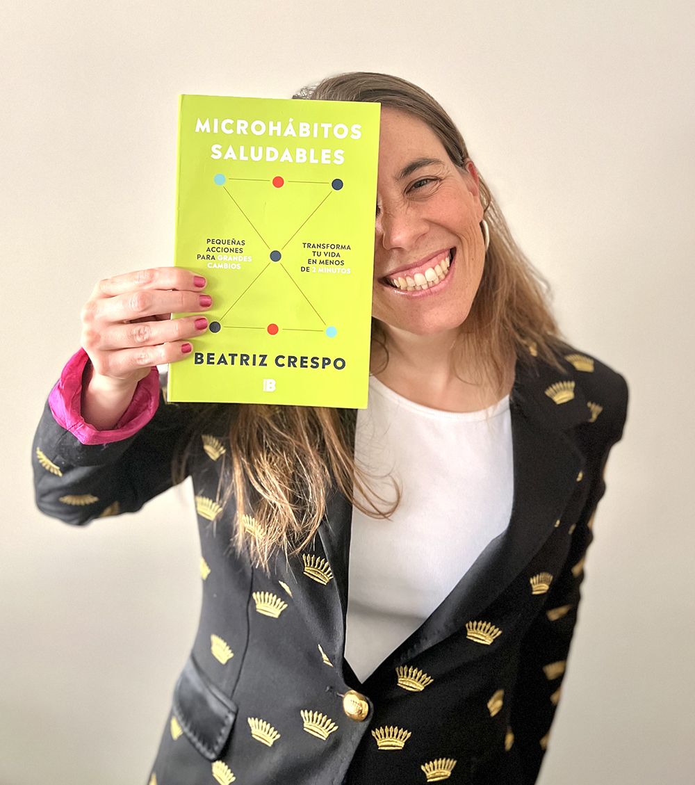 Beatriz Crespo con su libro Microhabitos