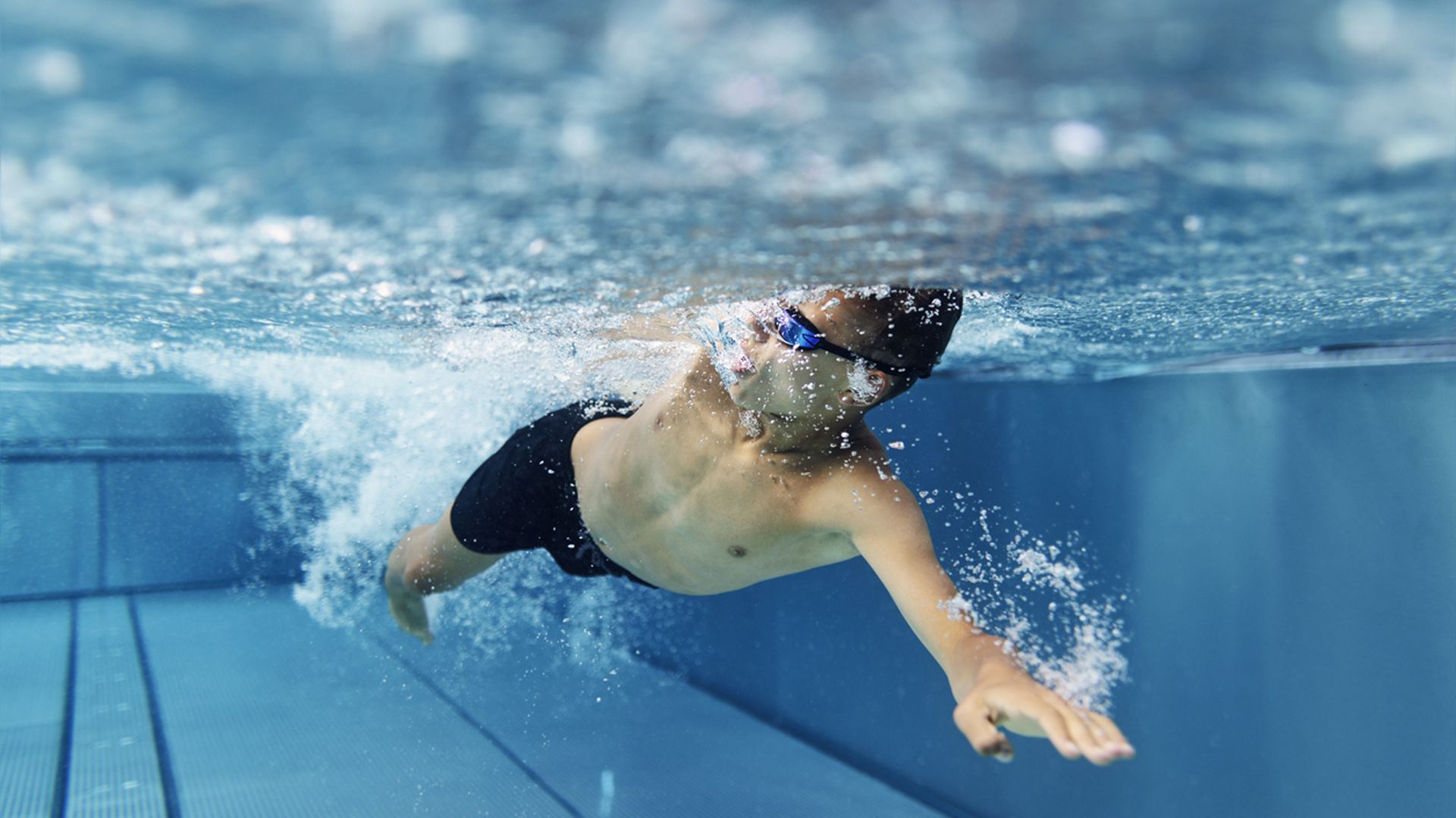 Plan de entrenamiento de natación para principiantes para quemar grasas en la piscina