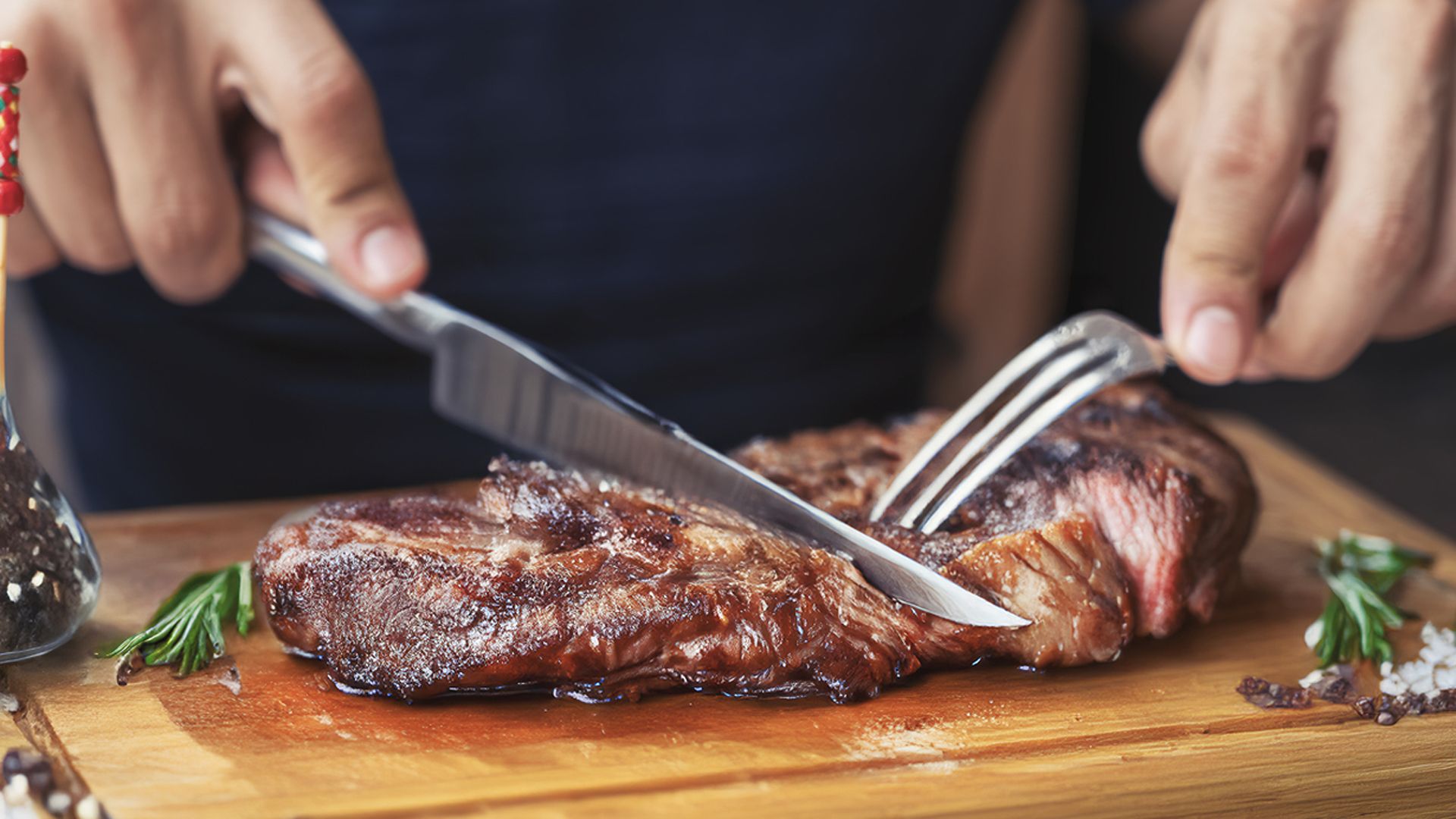 Un nuevo estudio no encuentra relación entre comer carne y el cáncer