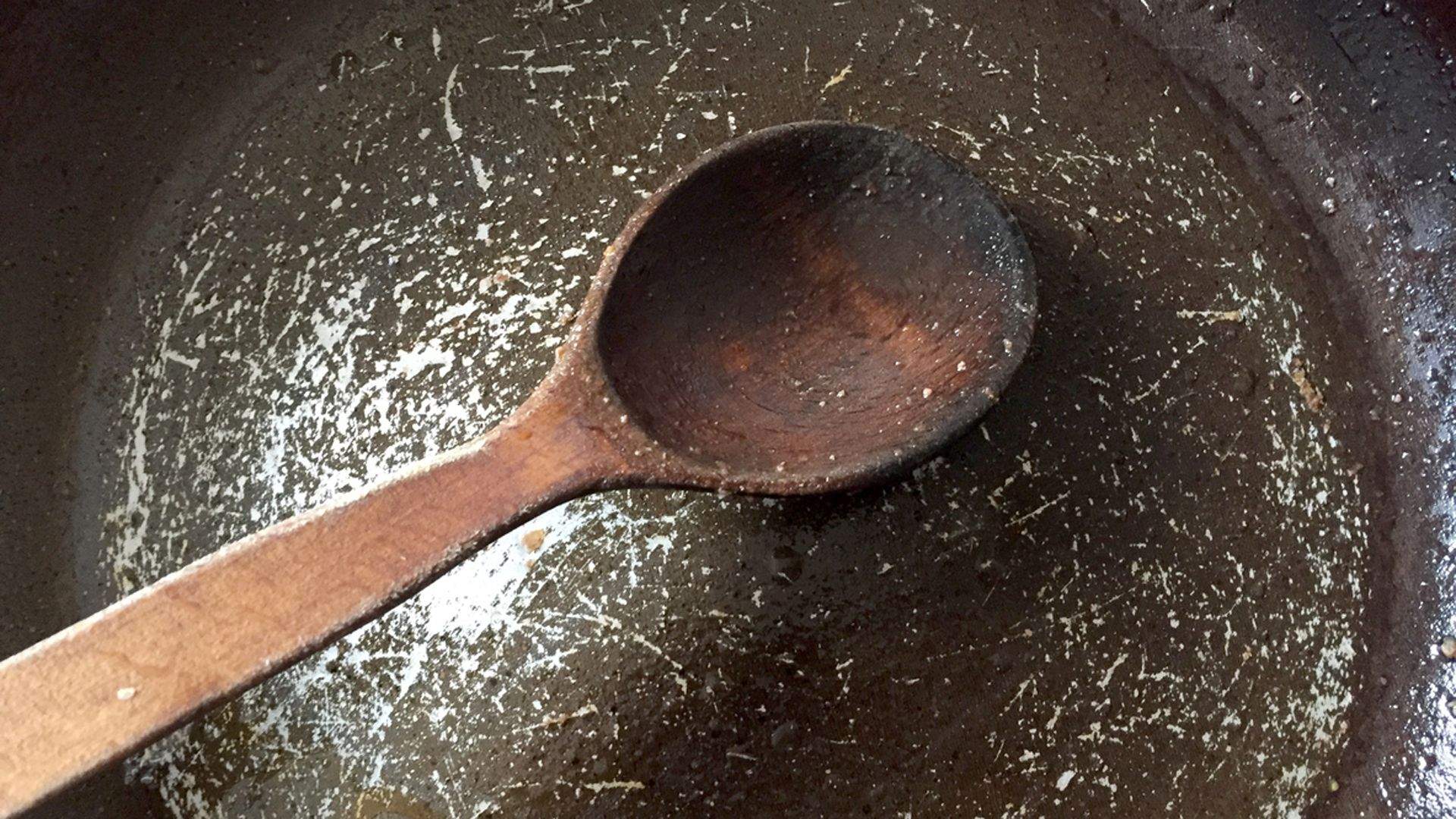 Por qué debes tirar las sartenes antiadherentes dañadas