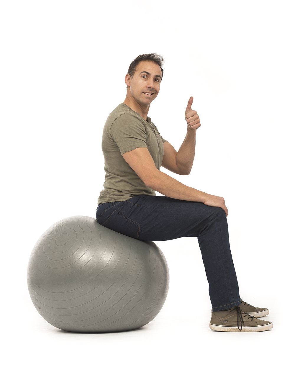 Usa un fitball para mejorar tu postura
