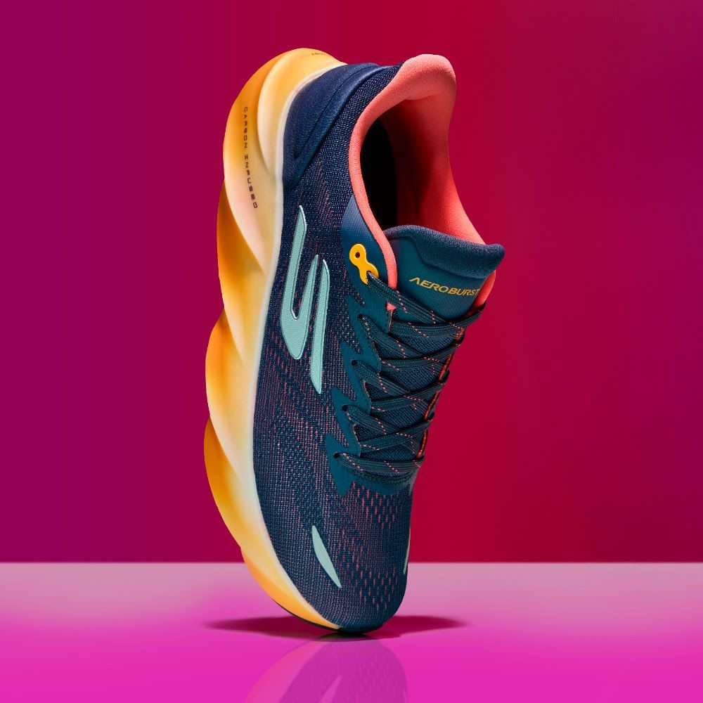 Skechers AERO Burst es un modelo altamente recomendable para corredores exigentes.