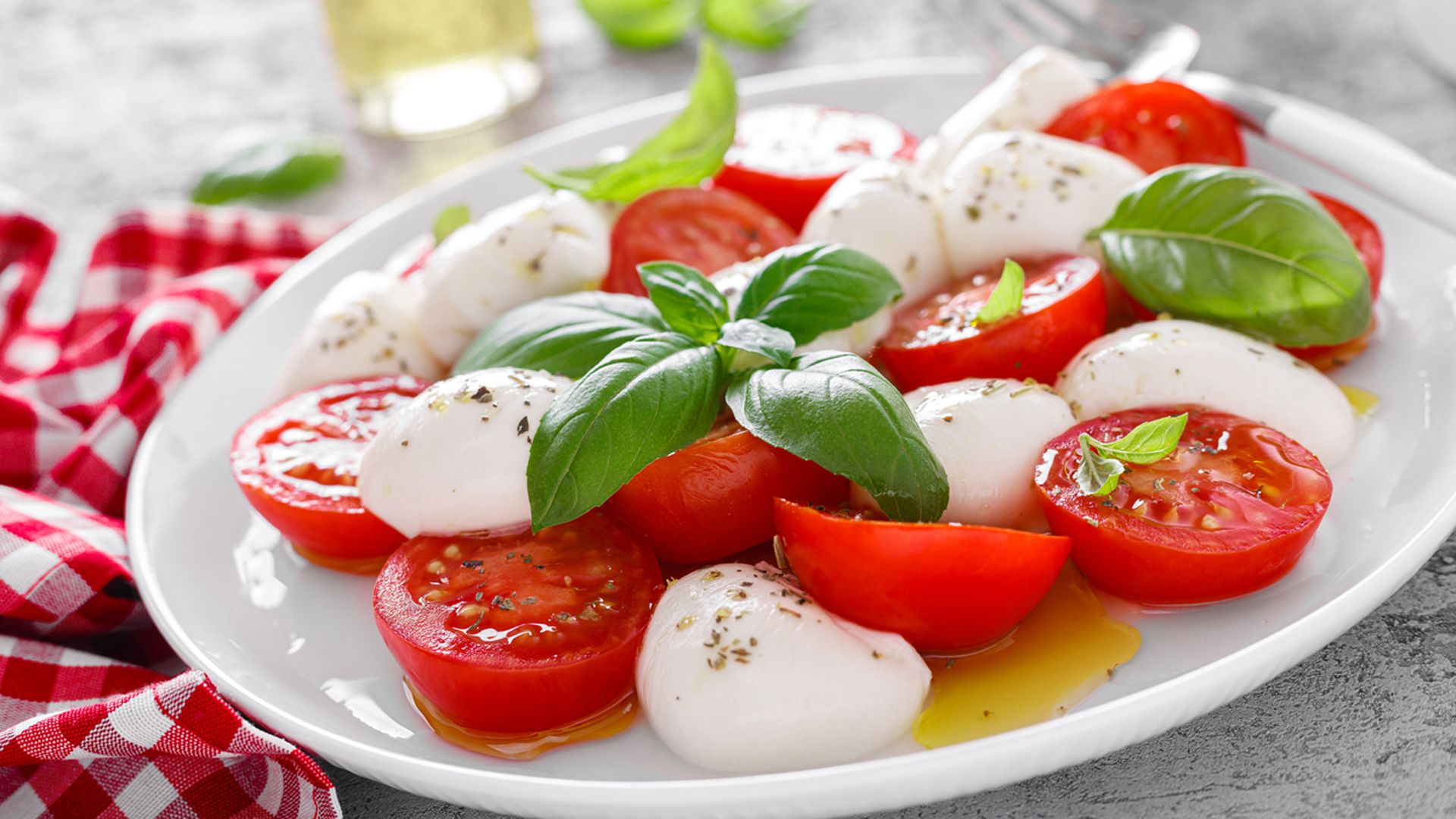 Receta de ensalada Capresse de tomate, mozzarella y albahaca