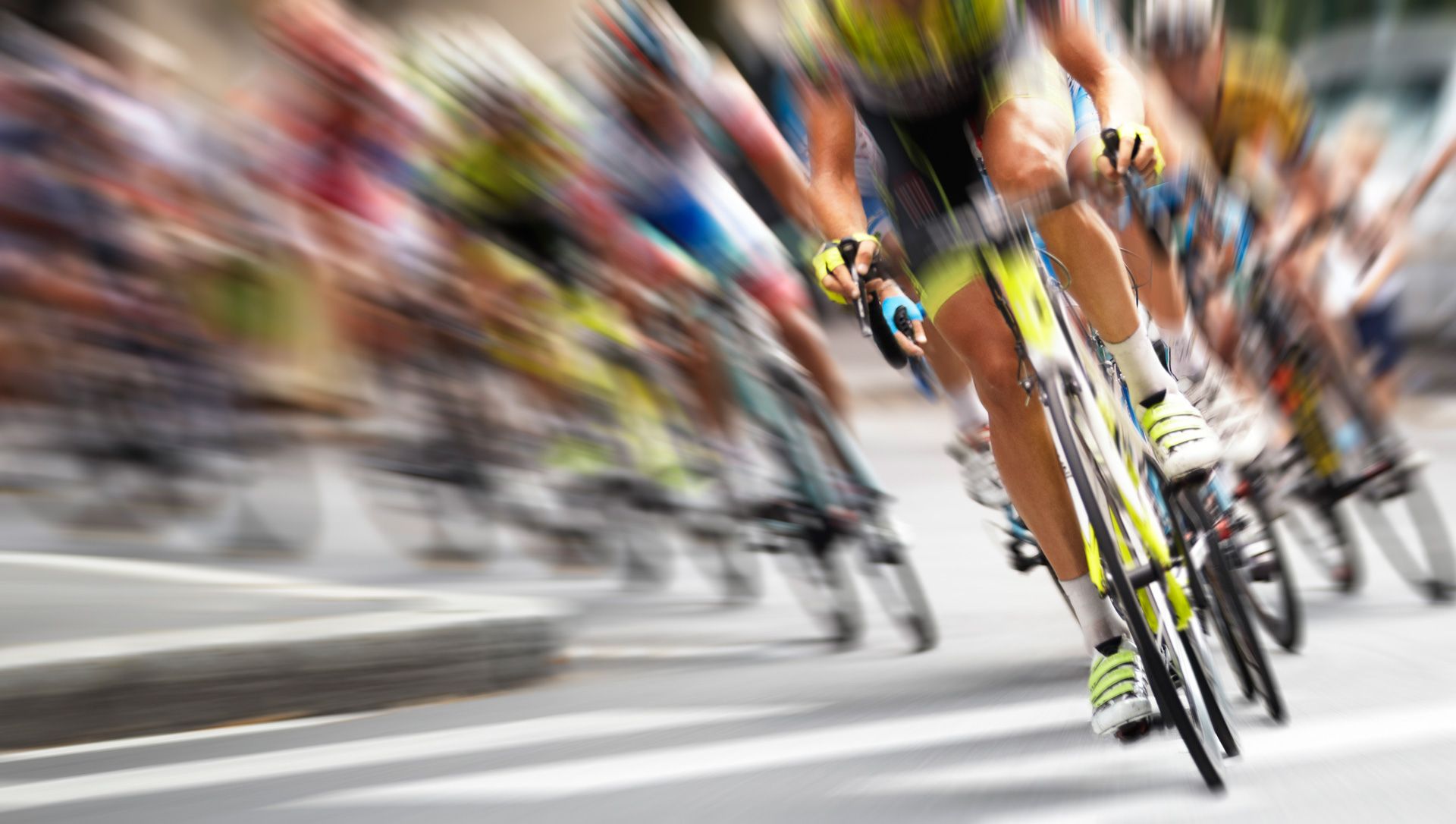 ¿Conoces la presión que los ciclistas profesionales dan a sus neumáticos? (Foto: iStock)
