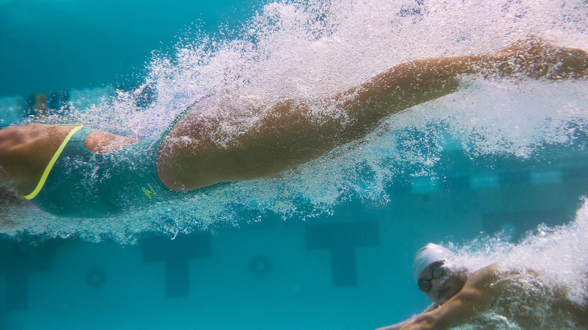 Beneficios de la natación para deportistas en otoño