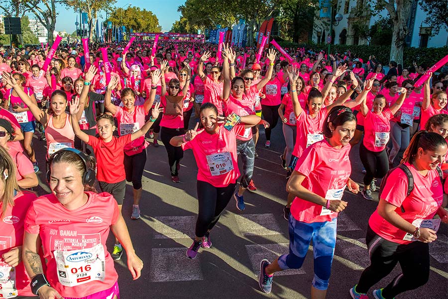 Imagen de la marea rosa de la Carrera de la Mujer Central Lechera Asturiana de Sevilla 20205