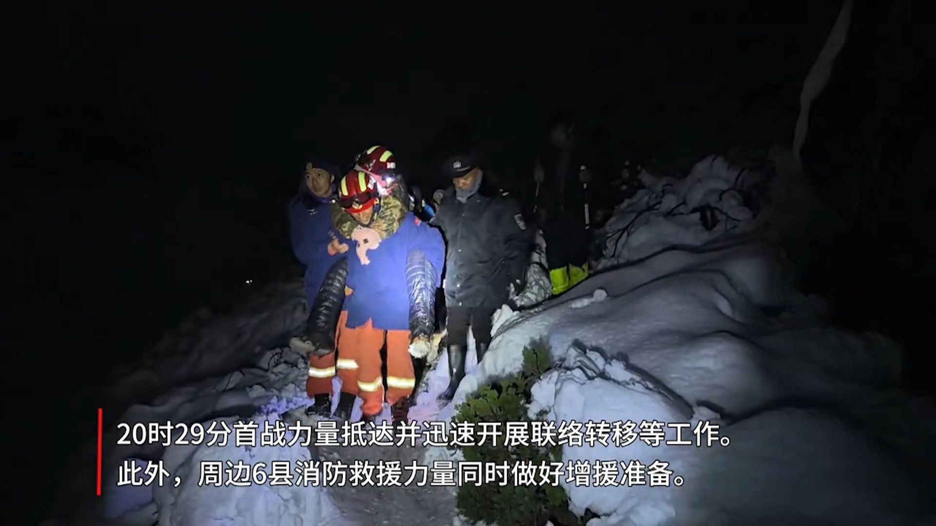 Concluye el rescate de las casi 900 personas atrapadas cerca de cara tibetana del Everest