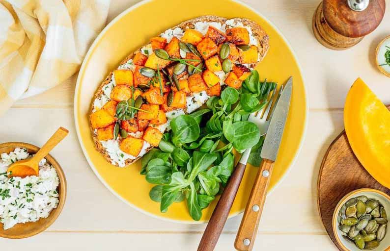 Tostada con calabaza y queso de cabra fresco Tostada con calabaza y queso de cabra fresco