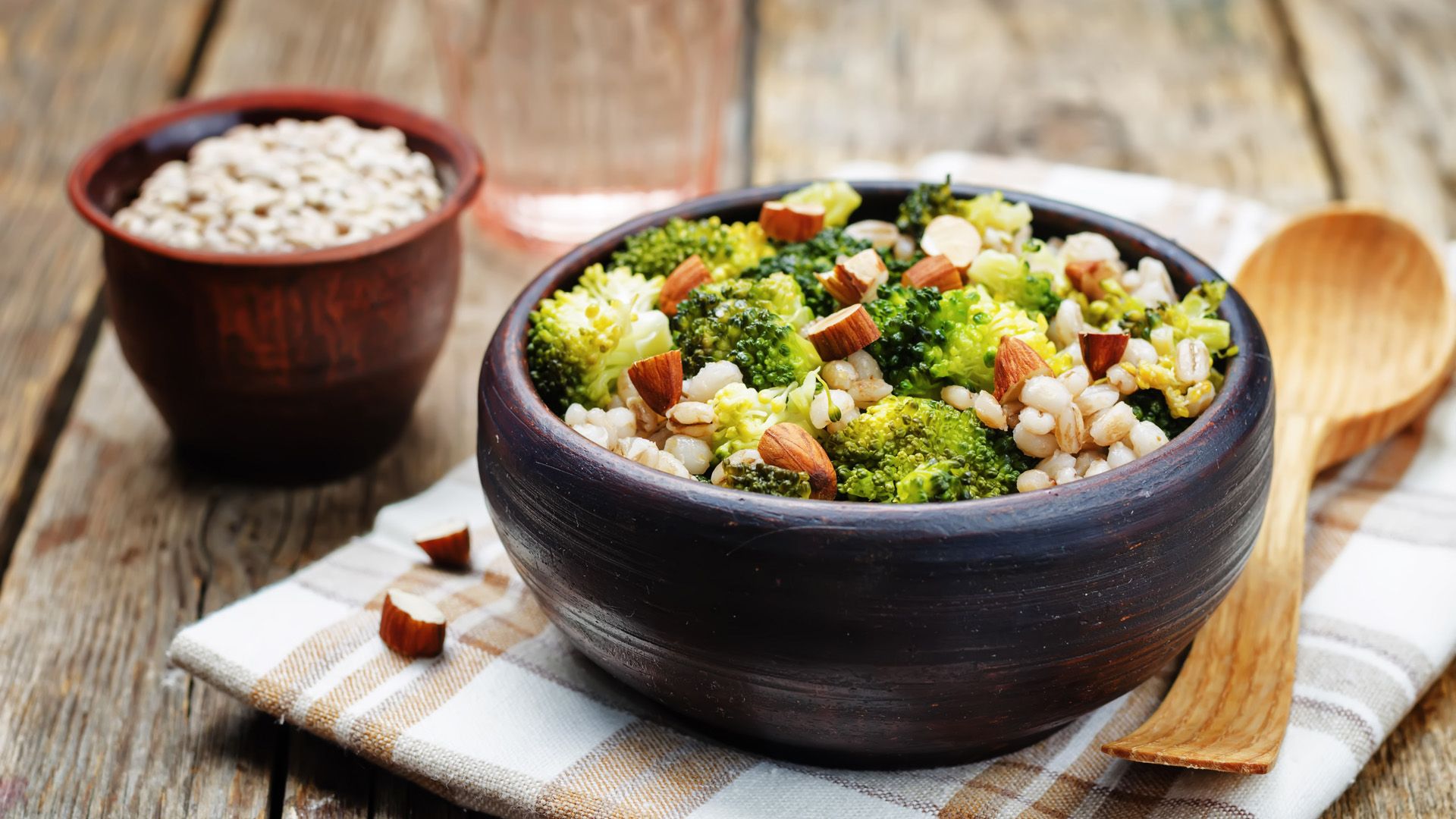 Receta de Casserola o Guiso de cebada, brócoli y almendras