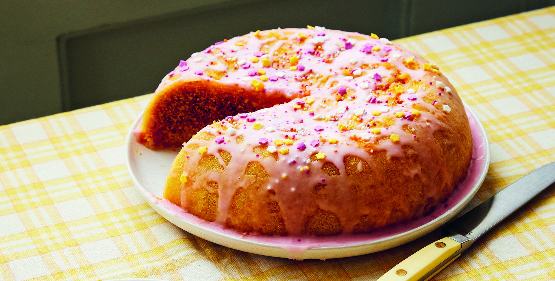 Tarta glaseada de miel y pomelo