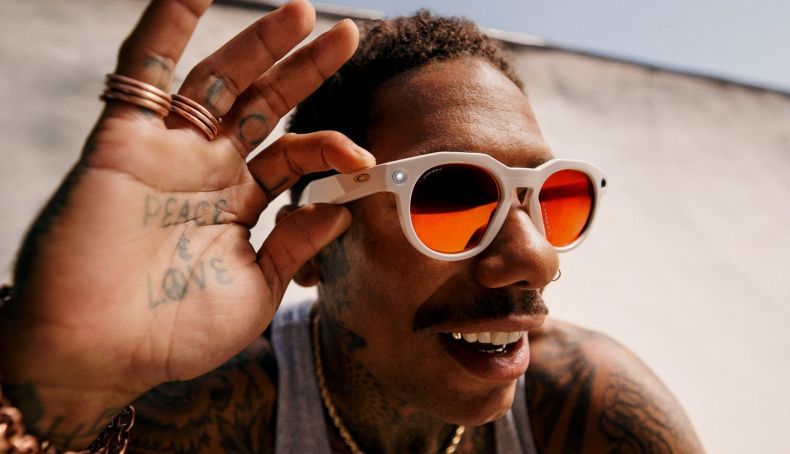 Oakley sorprendió en su momento al lanzar sus primeras gafas con inteligencia artificial