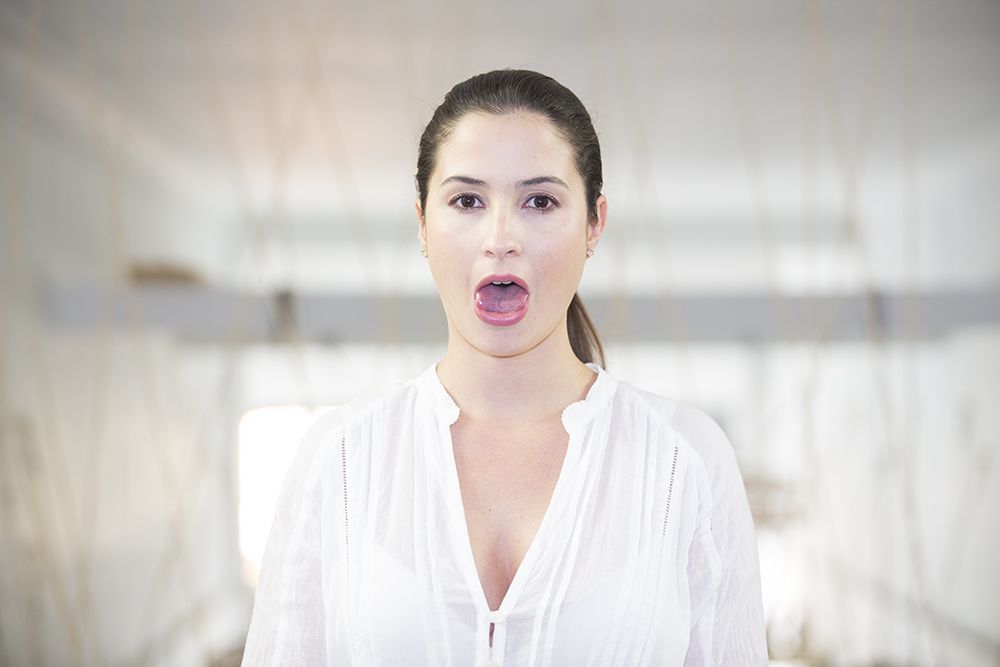 ESTIRAMIENTO DE GARGANTA, CUELLO Y BARBILLA  LENGUA FUERA