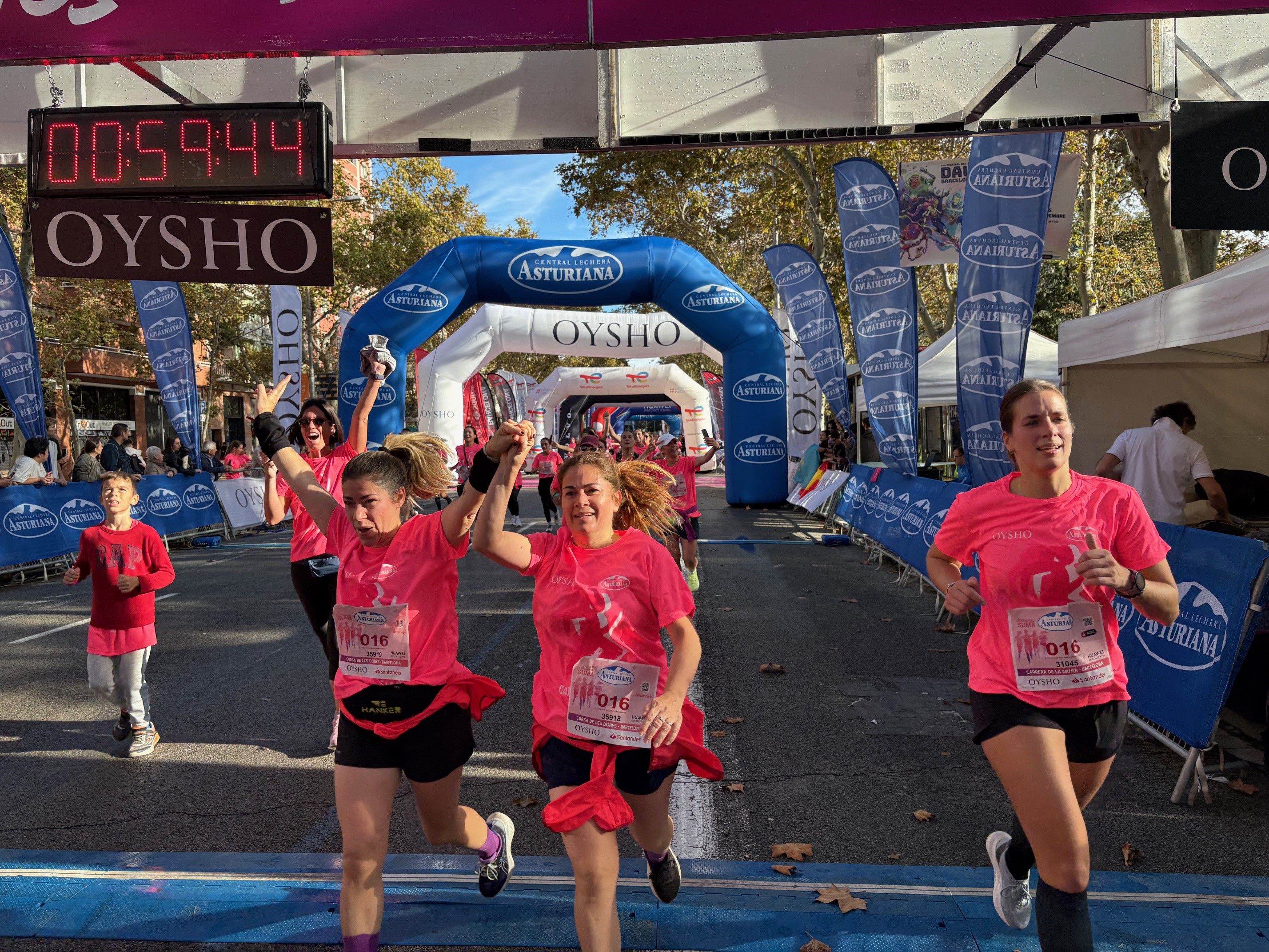 ¡Ya puedes ver el vídeo de tu llegada a meta de la Carrera de la Mujer Central Lechera Asturiana de Barcelona!
