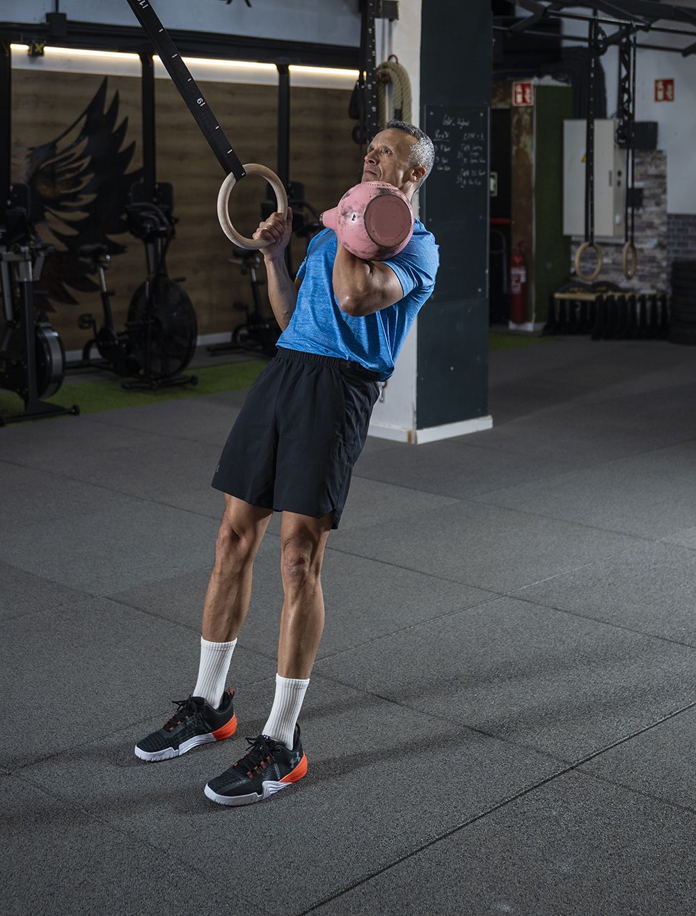 Remo a un brazo con carga contralateral