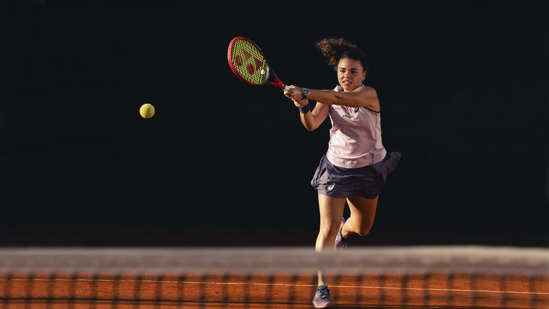 Jasmine Paolini, jugadora profesional, aprovecha los datos de su Amazfit Active 2 para entender y mejorar sus entrenamientos