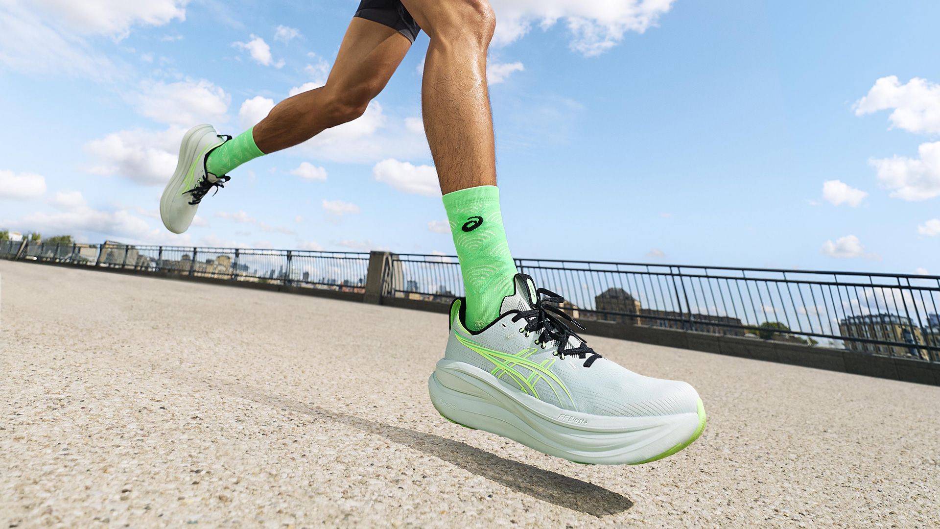 Más cómodas y más ligeras que sus antecesoras, así son las ASICS GEL-Nimbus 28