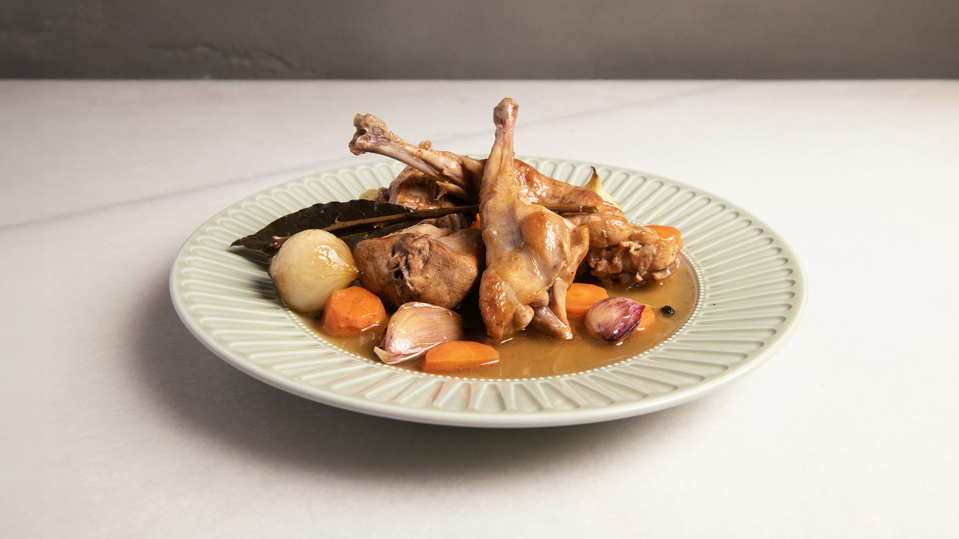 Receta de carne de conejo en escabeche, un clásico