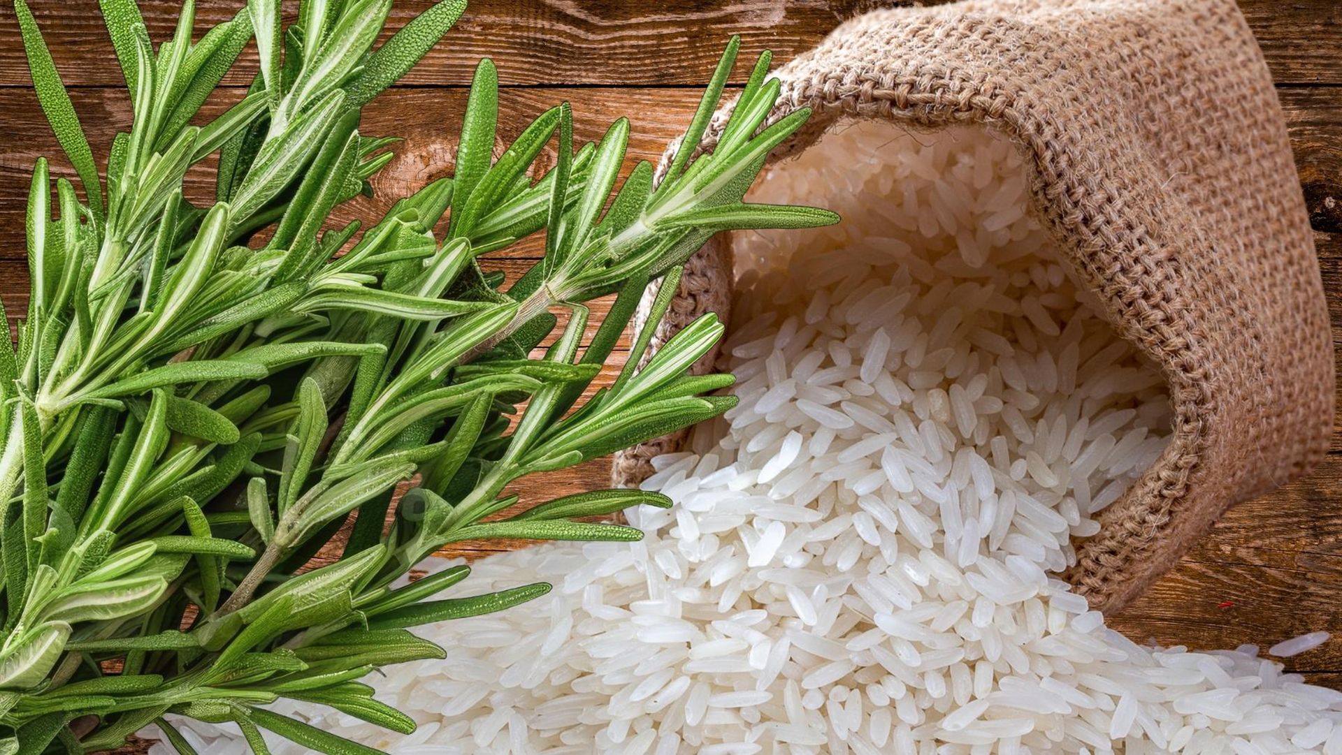 Porqué es tan recomedable poner un frasco con arroz y romero en casa