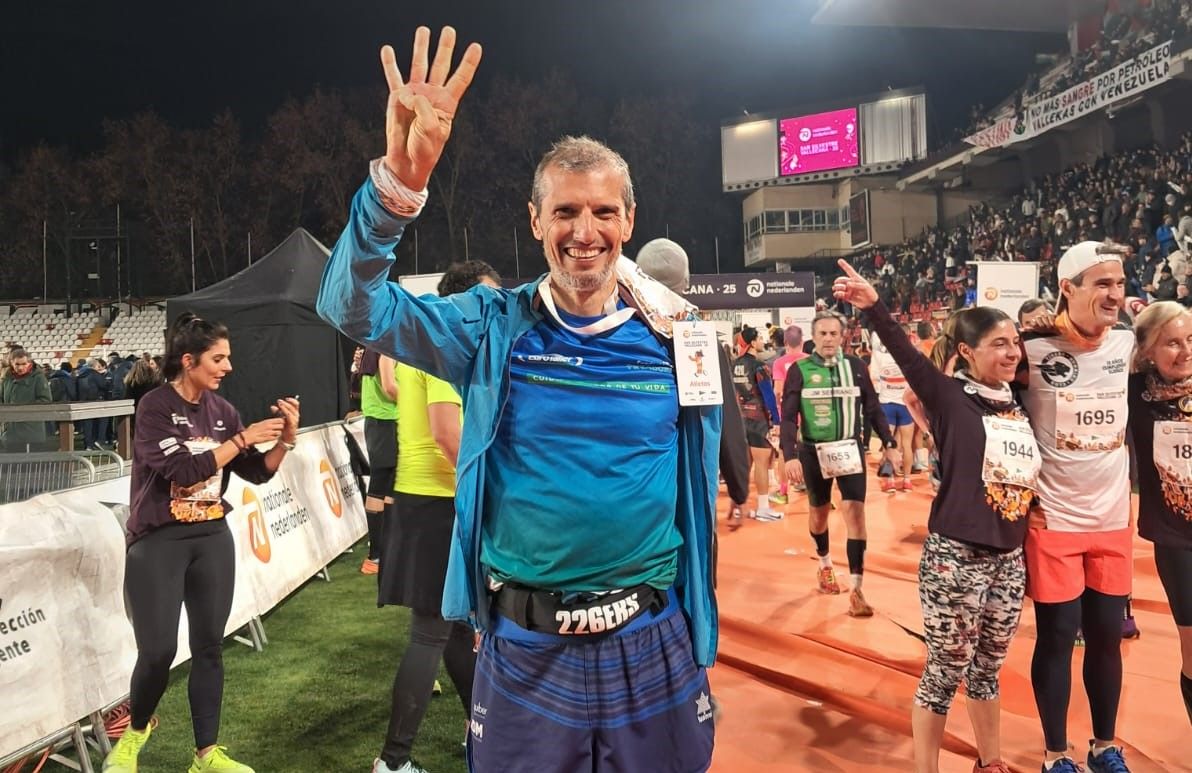 Pablo Villalobos tras completar el reto en la meta de la San Silvestre Internacional