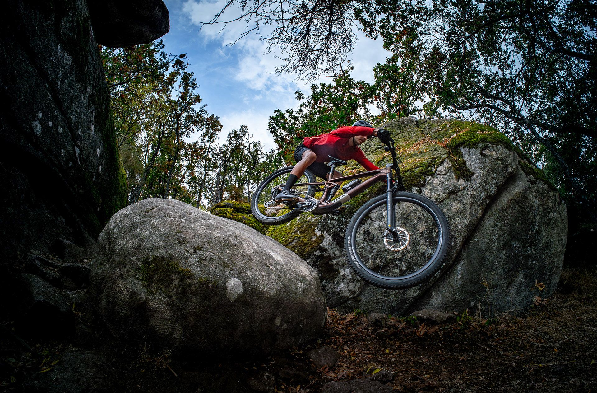 Abre los codos y ponte bien