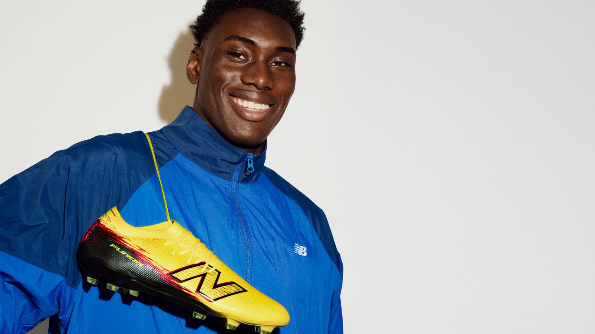 New Balance ficha a Samu Aghehowa.