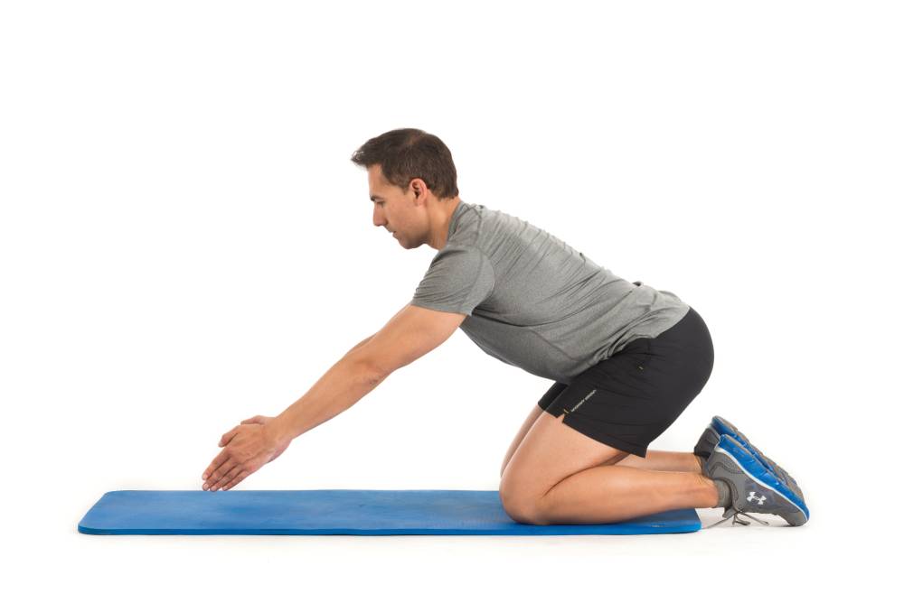 Bisagra con brazos al frente