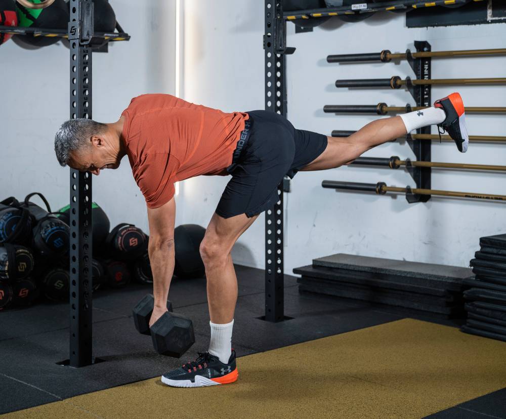 Peso muerto 1 pierna asistido. 3 x 12