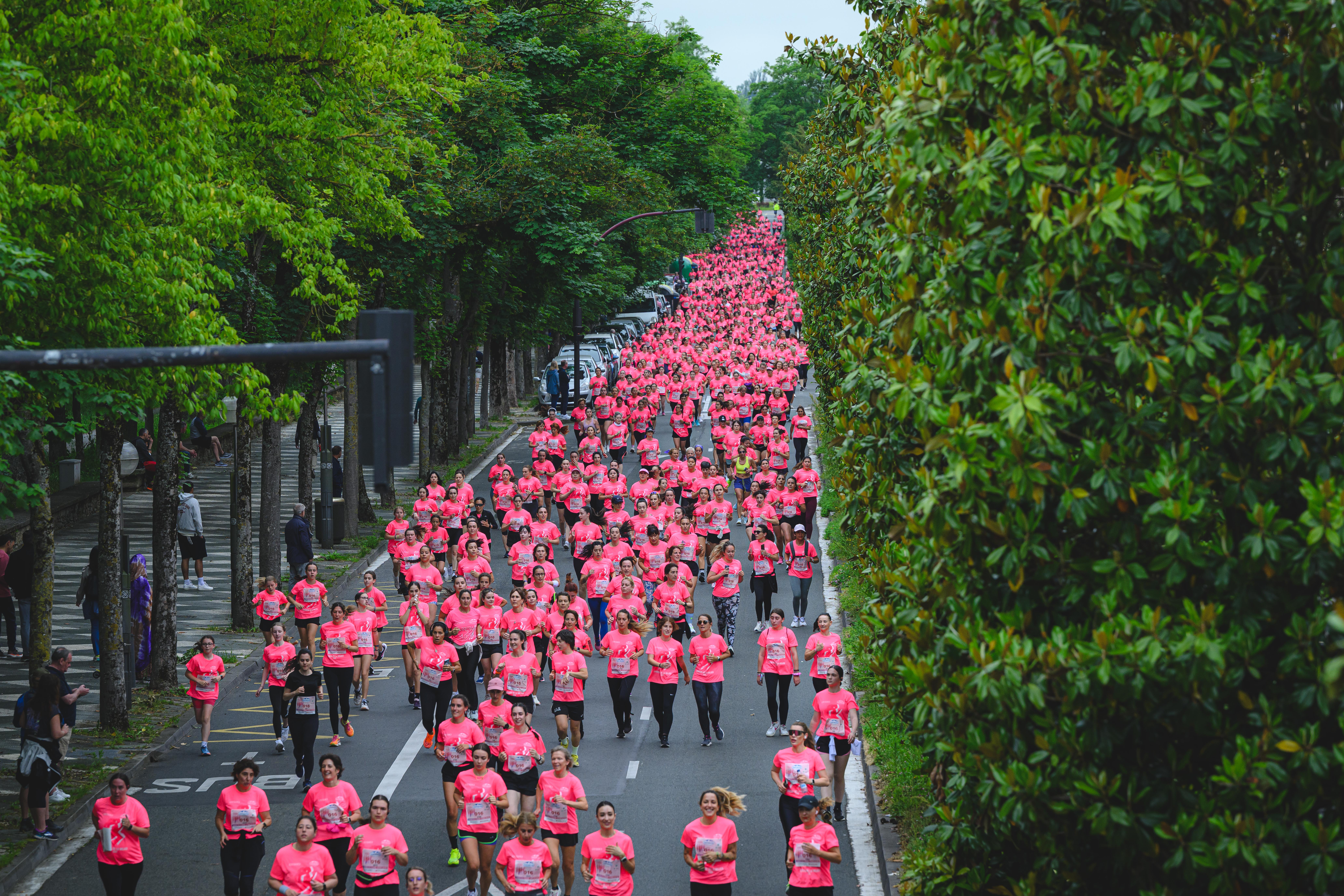 Preciosa imagen de la Carrera de la Mujer Central Lechera Asturiana de Vitoria