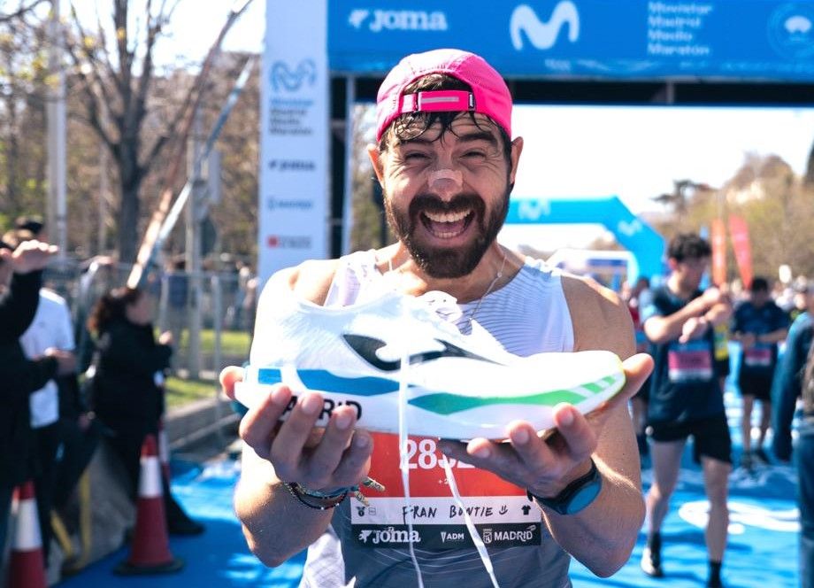 Fran Bowtie con las Joma RS-9000