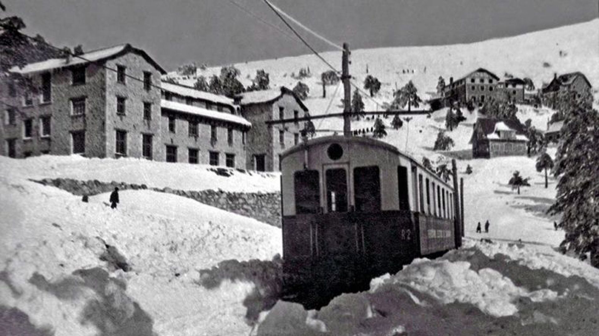 Eléctrico del Guadarrama y hotel Victoria en 1927