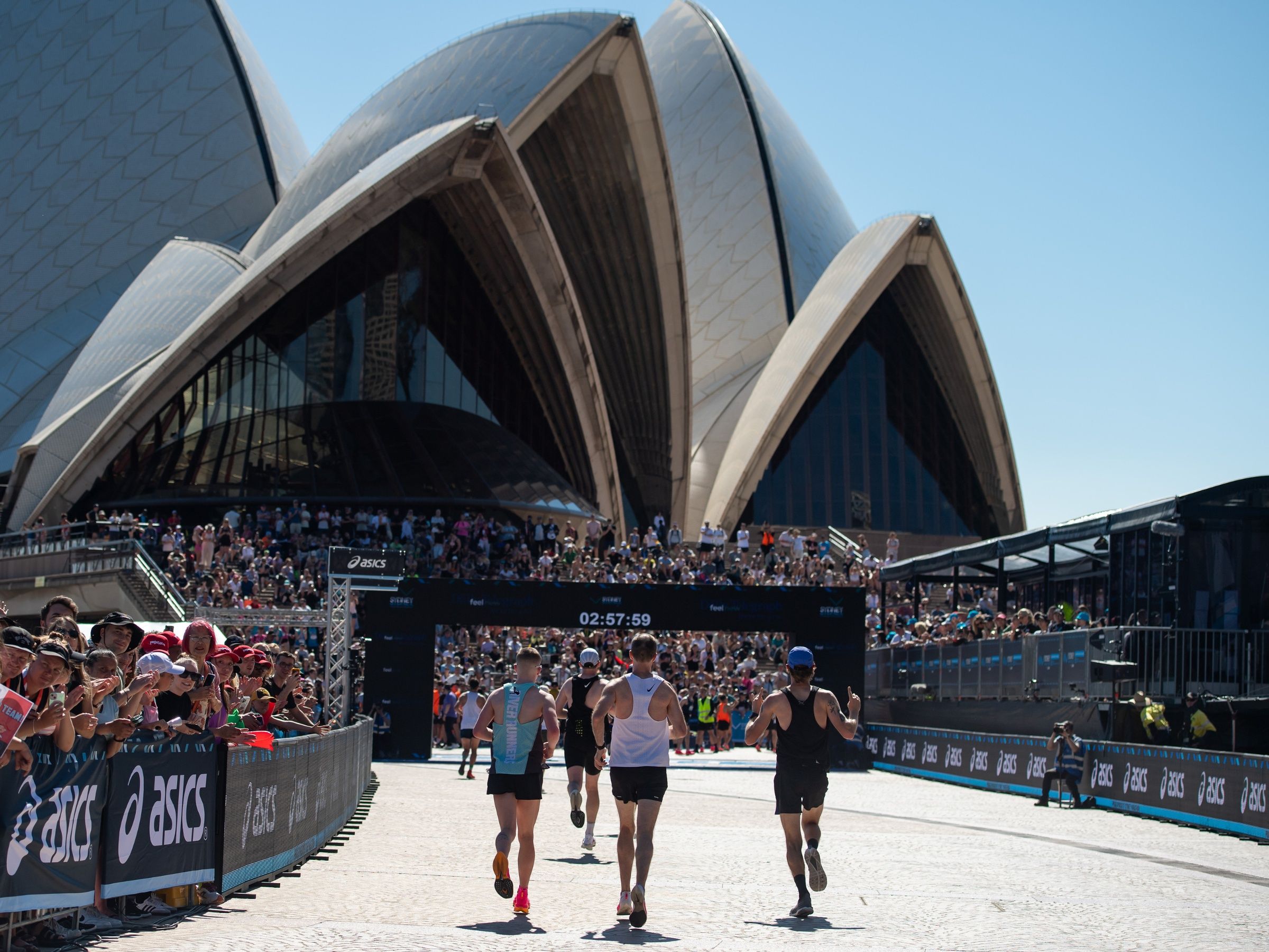 sydney marathon finish line at opera house