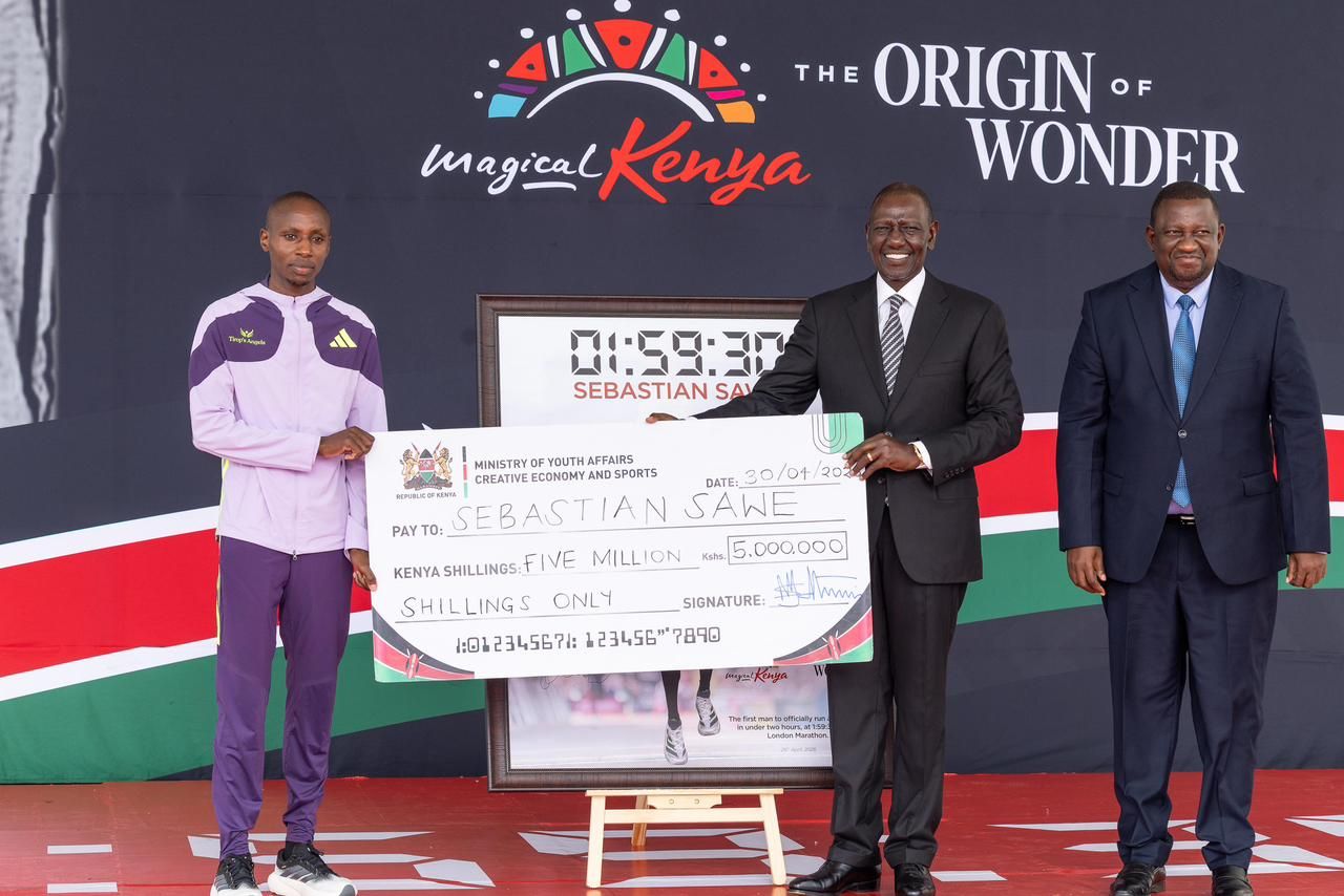 El presidente de Kenia regala a Sawe un automóvil y 53.000 euros por su récord del mundo de maratón
