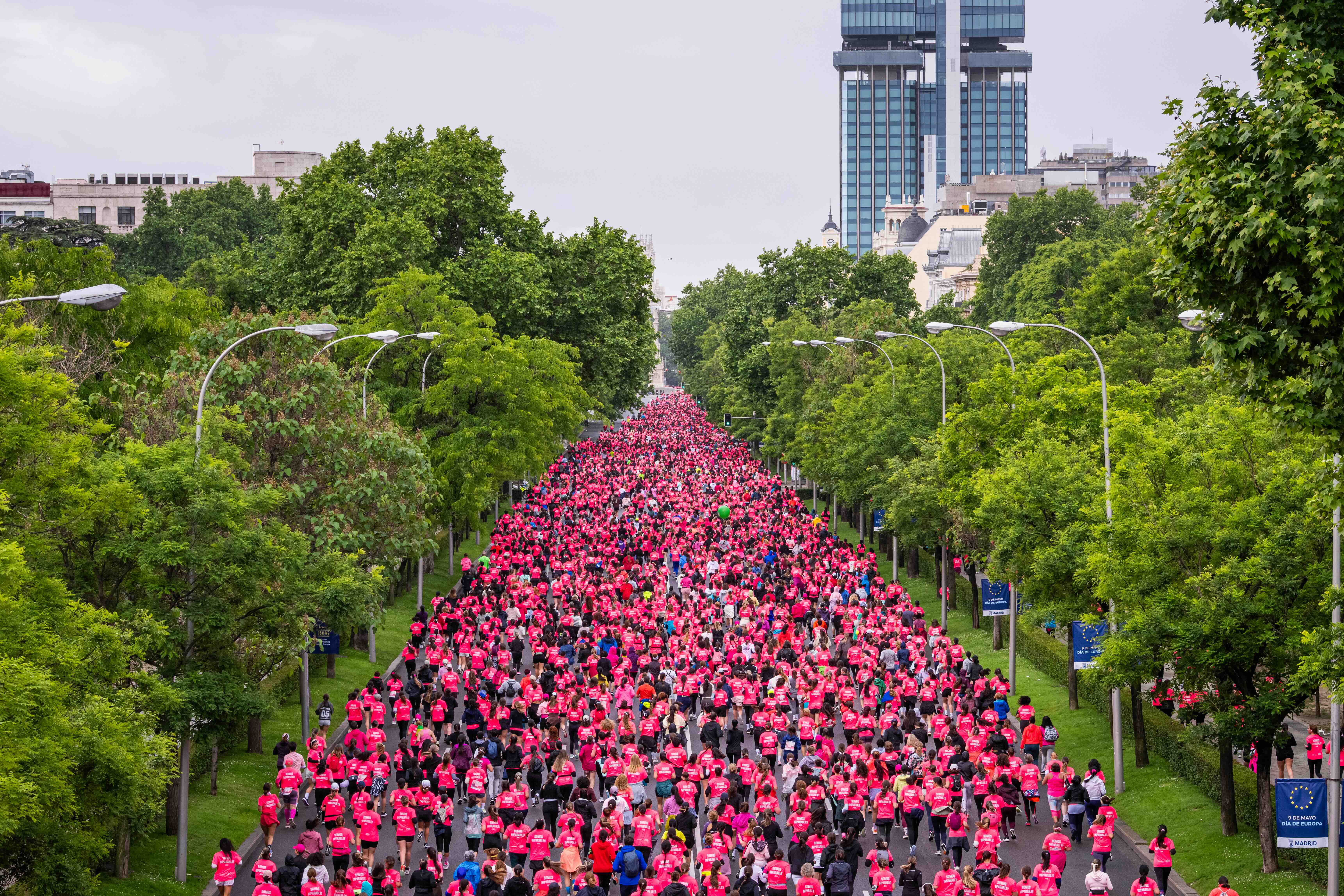 Espectacular imagen de la Carrera de la Mujer Central Lechera Asturiana de Madrid 