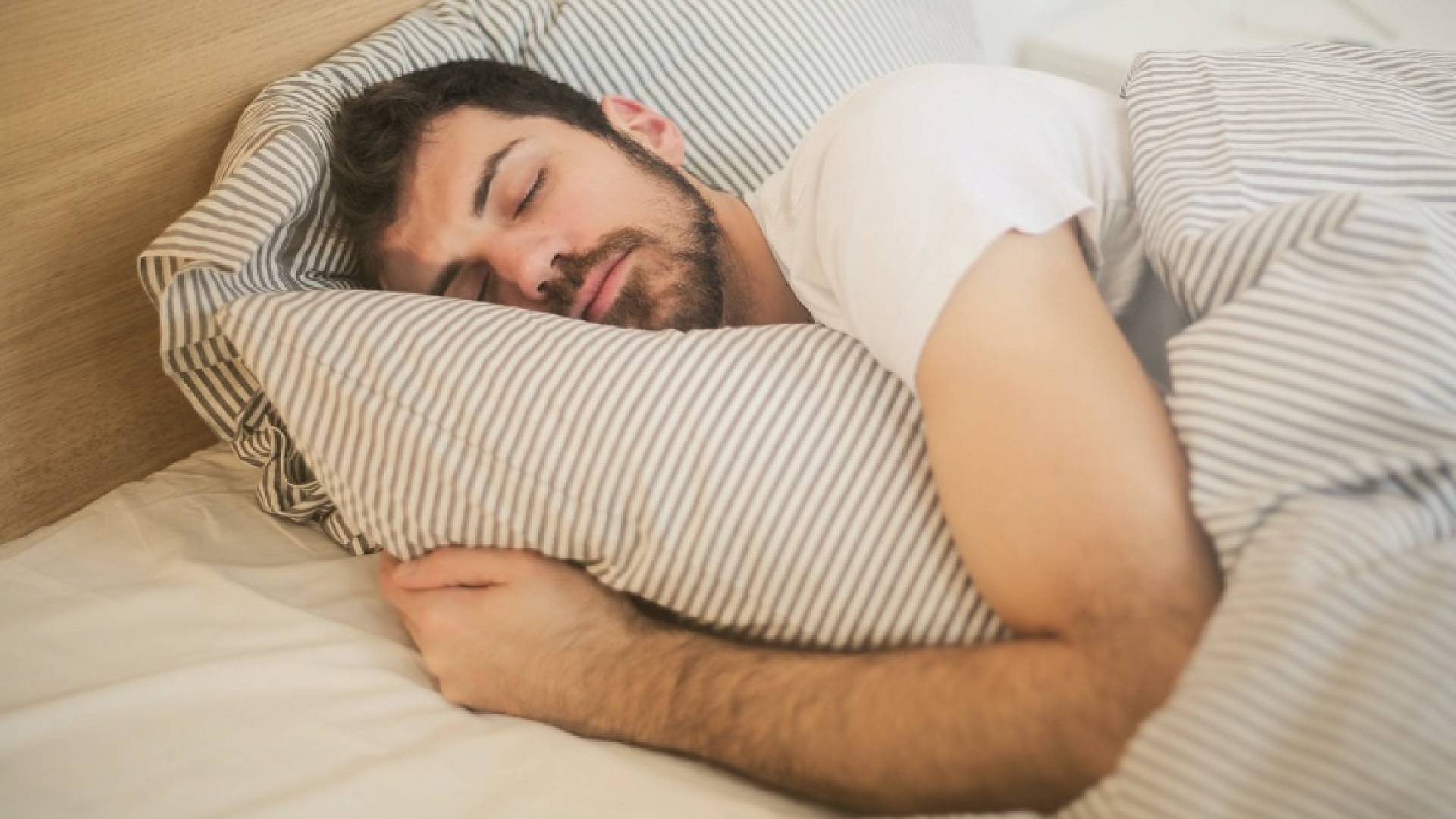 El fruto seco que te ayuda a dormir mejor gracias a su alto contenido en melatonina