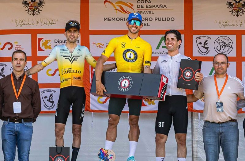 podio masculino gravel podio masculino gravel