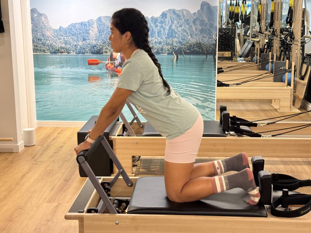 Preparación de Knee Stretch con columna neutra