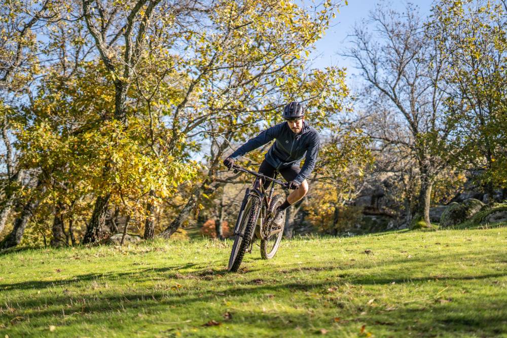 El error habitual al afrontar curvas planas con la bici