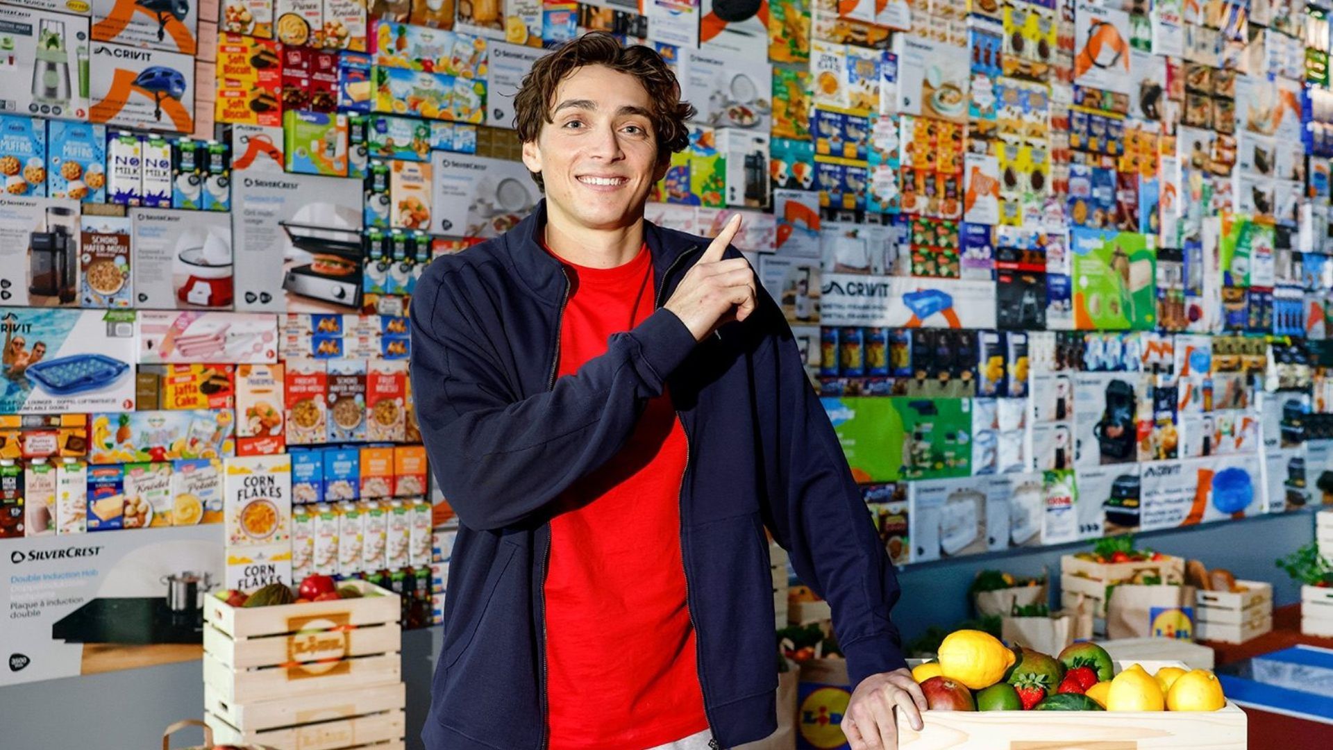 Armand Duplantis supera una pared de 5,50 metros de productos de Lidl
