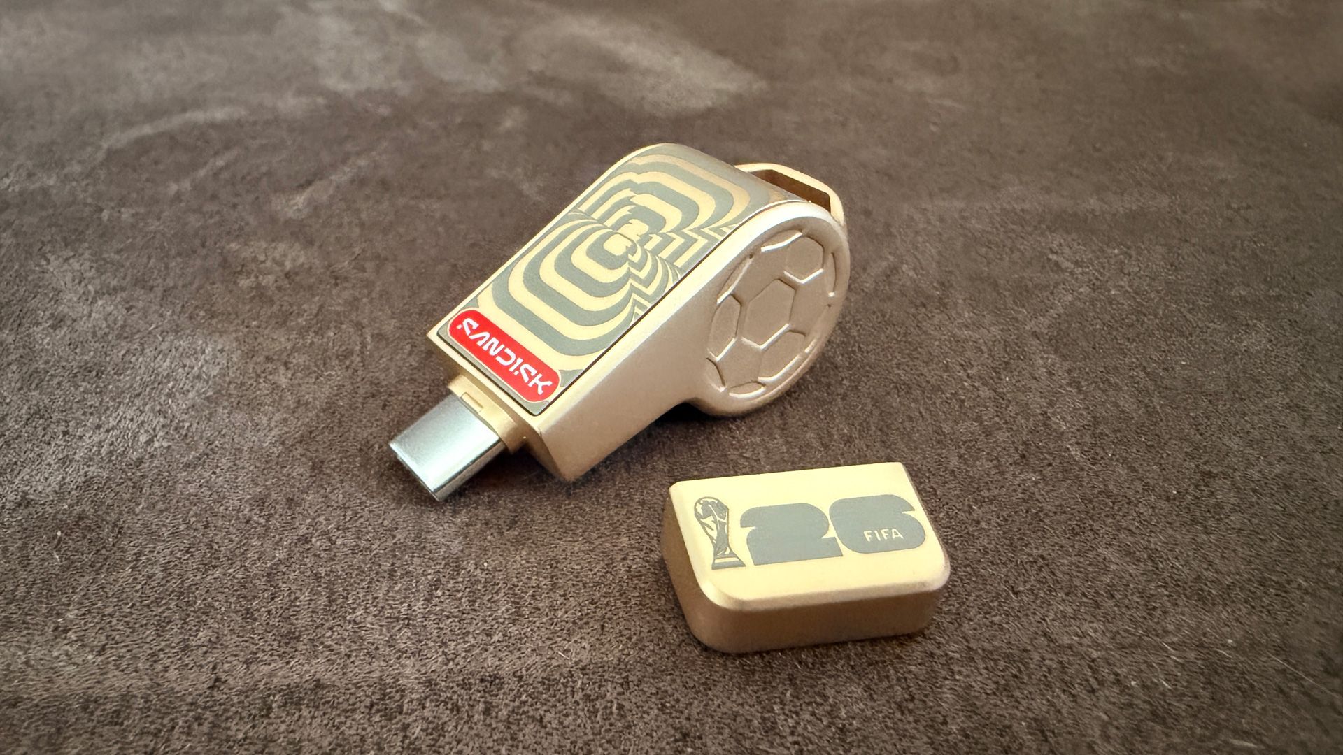 SanDisk USB-C Flashdrive FIFA 2026 Gold Edition