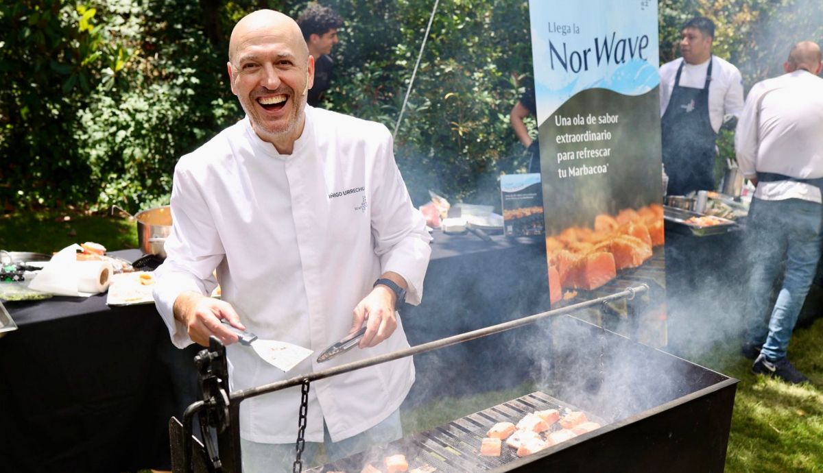 El chef y deportista Iñigo Urrechu nos enseña a hacer la marbacoa con los productos del Mar de Noruega
