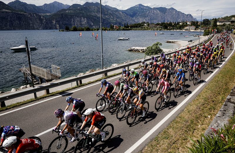 peloton Giro etapa 6